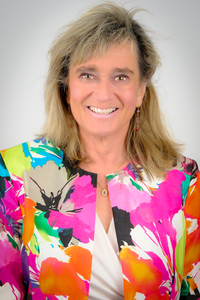 Safia headshot 200x300